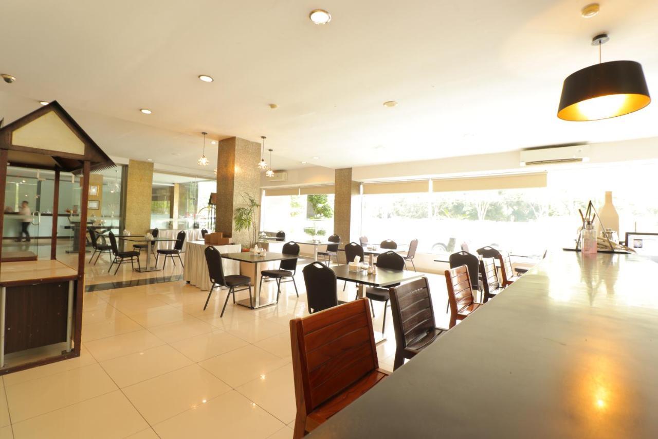 Saka Hotel Medan Sunggal ภายนอก รูปภาพ