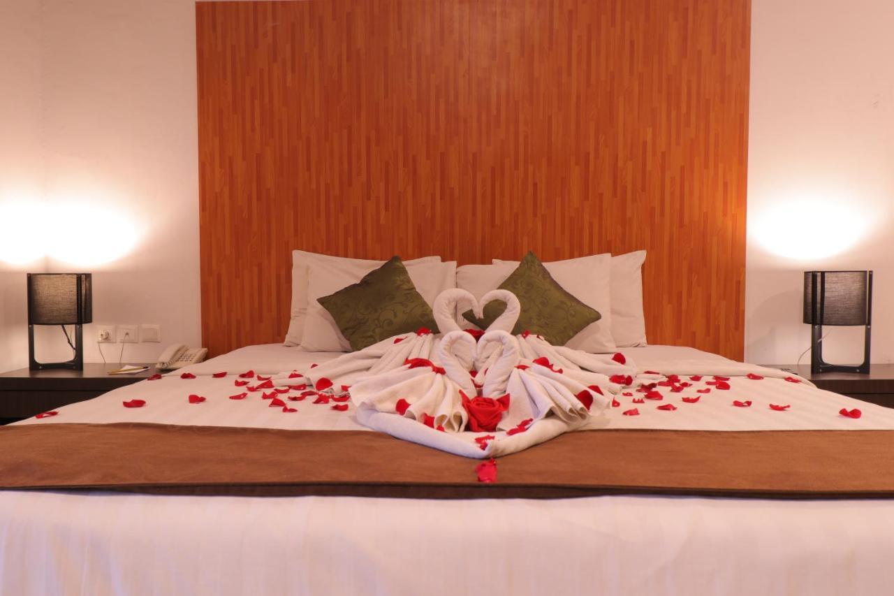 Saka Hotel Medan Sunggal ภายนอก รูปภาพ