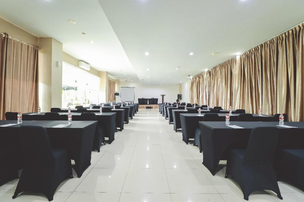 Saka Hotel Medan Sunggal ภายนอก รูปภาพ